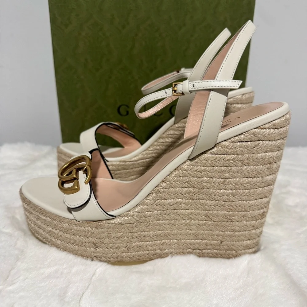 Gucci Women's White and Gold Wedge Sandals - Picture 4 of 7